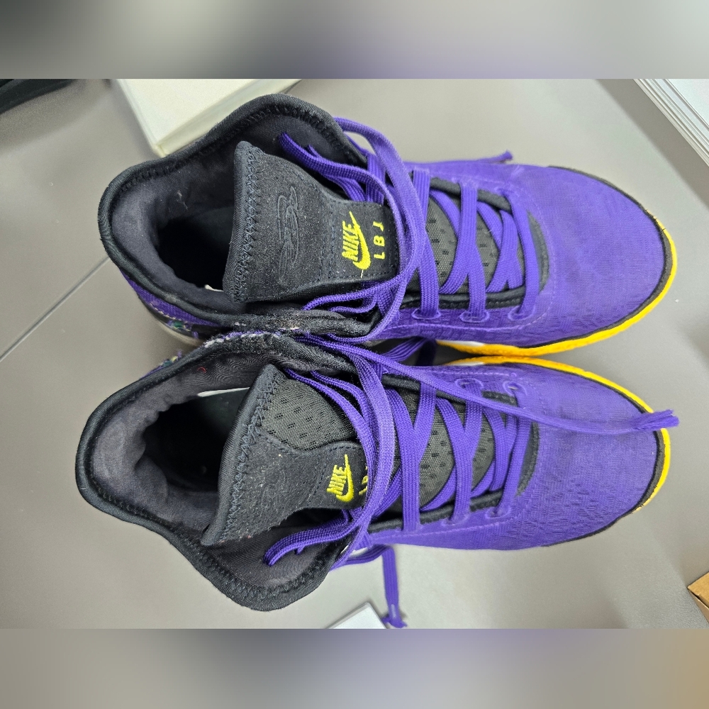 Pre-Loved  // Nike LeBron NXXT